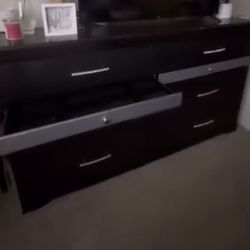 Queen Sized Bed Frame & Large Dresser 6 Drawer
