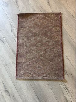 Small 2’x3’ runner rug