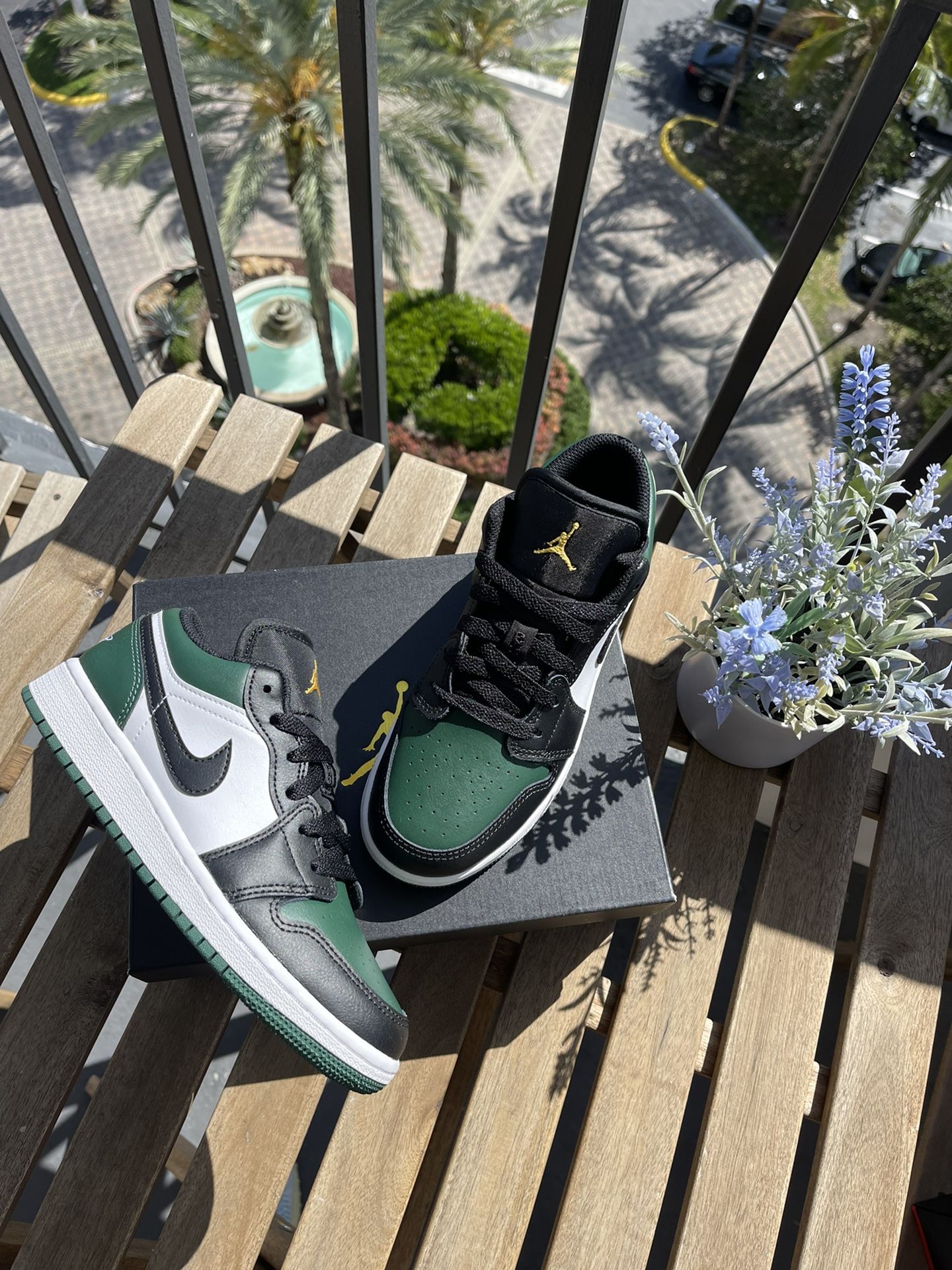 Jordan 1 Low Green Toe Size 7