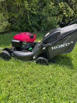 BRAND NEW IMMEDIATELY AVAILABLE SELF  PROPELLED HONDA HRN-216. /170cc. 21 in. 3-in-1 . TWIN BLADES . VARIABLE SPEED WALK BEHIND , GAS LAWN MOWER , MUL