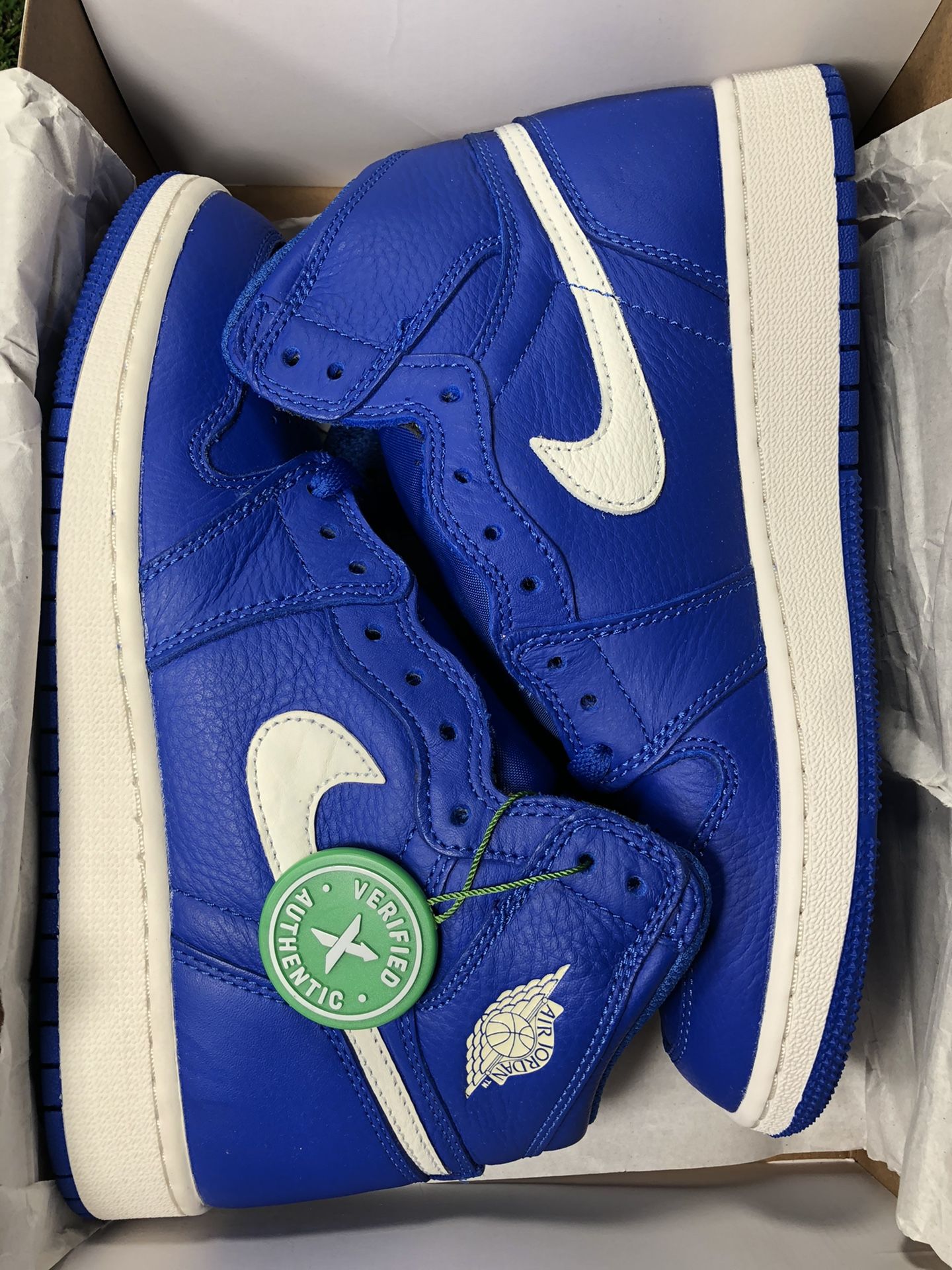 Air Jordan 1 Retro High - Hyper Royal