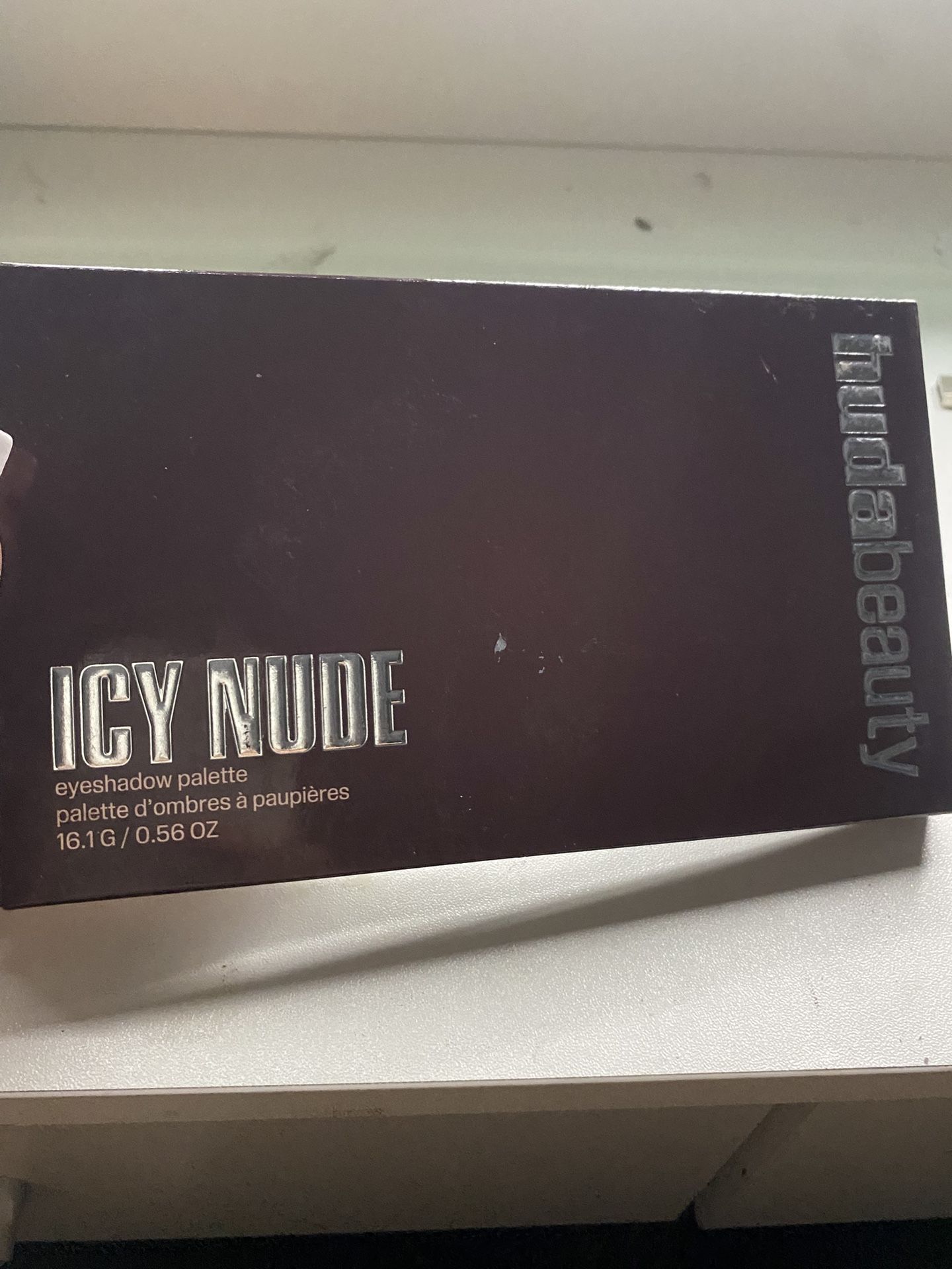 Huda Beauty eyeshadow palette