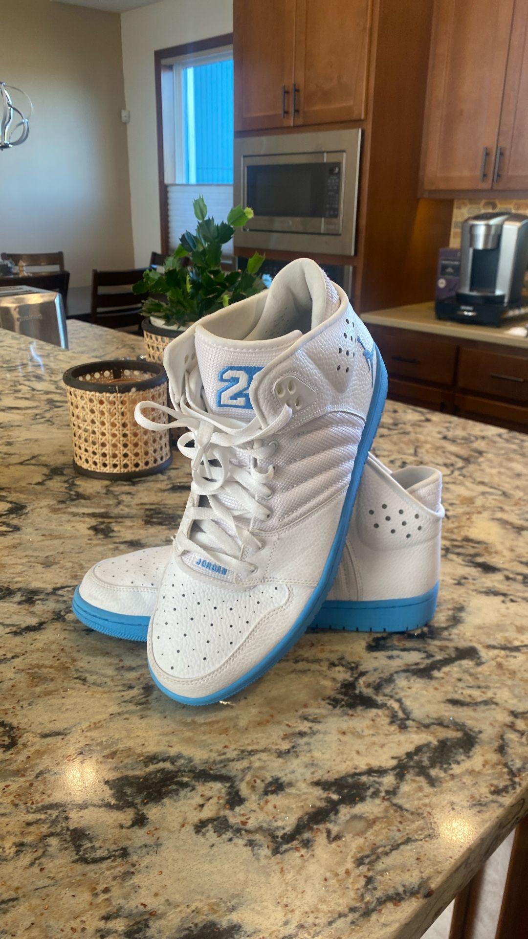 EUC Men’s 10.5 Jordan’s