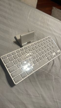 Apple Magic Keyboard with iPad Dock Stand