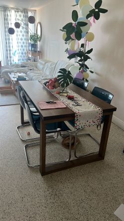 Ikea dinning table (wood oak)