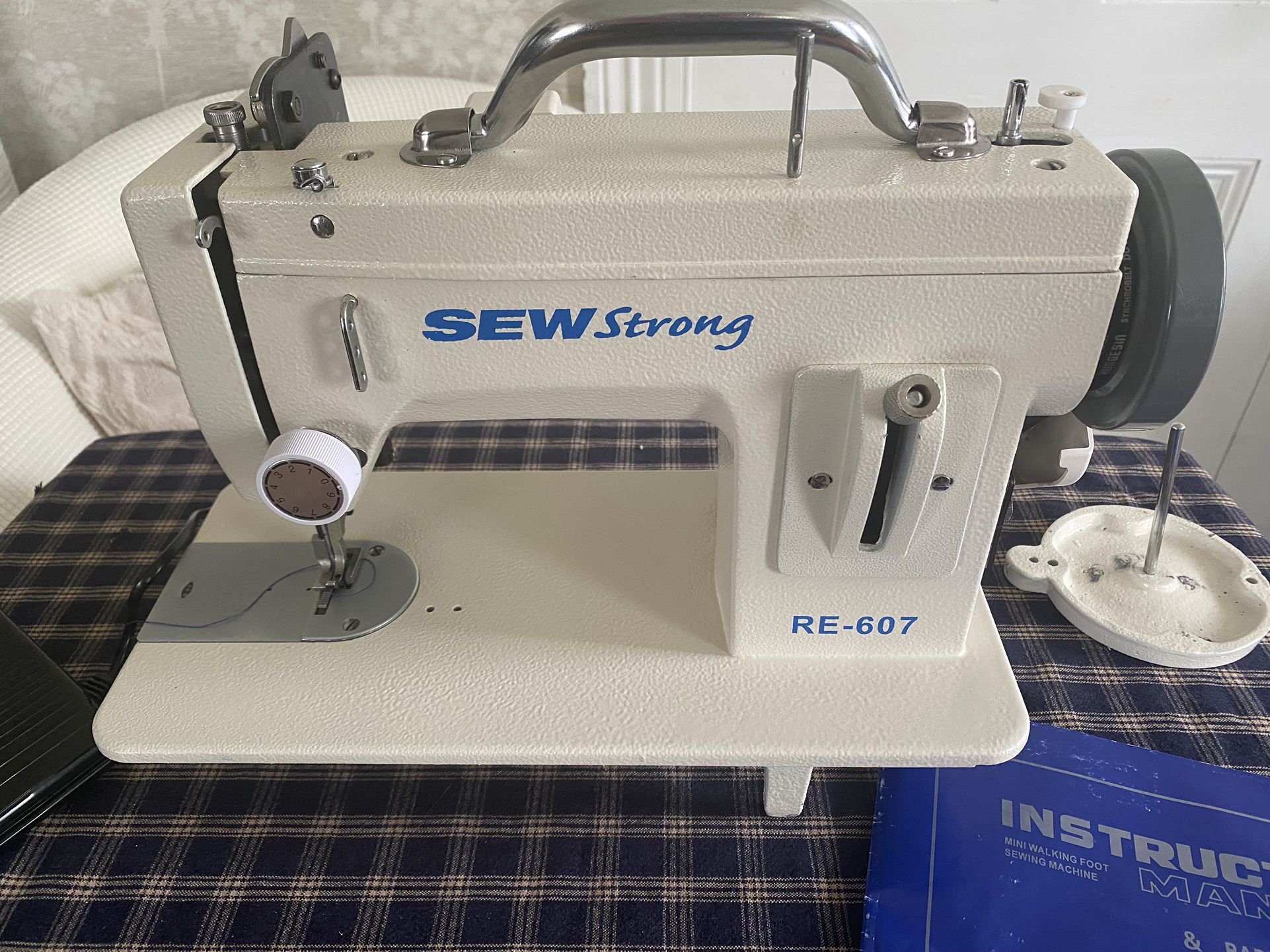 Heavy Duty Sewing Machine 