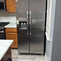 Frigidaire Refrigerator 