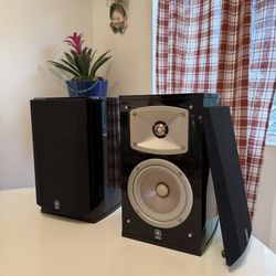 Beautiful Yamaha NS-333 Gloss Piano Black HiFi 2 Way Horn Bookshelf Speakers - Immaculate