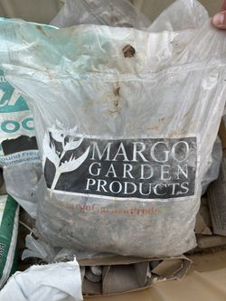 (4) Bags Margo Garden Products - Black Polished Decorative Rocks $40/ 30lbs Bag
