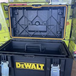 DEWALT  Tool Box 22 In