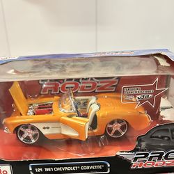 Maisto Pro Rodz 1:24 1957 Chevrolet Corvette Diecast