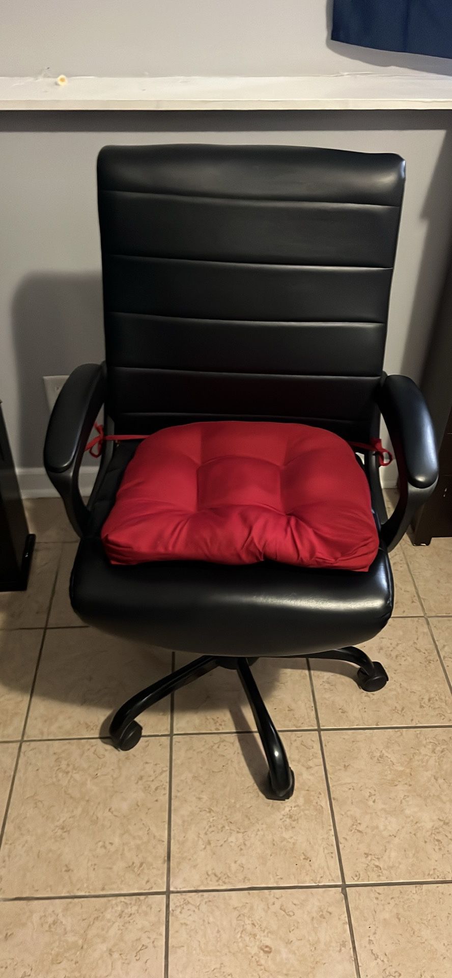 Rolling Chair With Detachable Seat Cushion $30