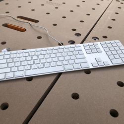 Apple Keyboard With Numeric