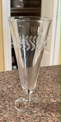 Set of 10 footed etched glasses
