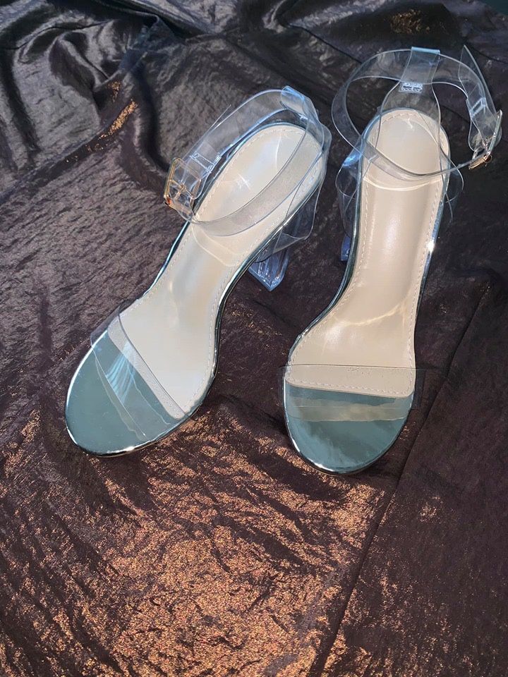 New Clear Size 6 Heels in Gold or Rose Gold