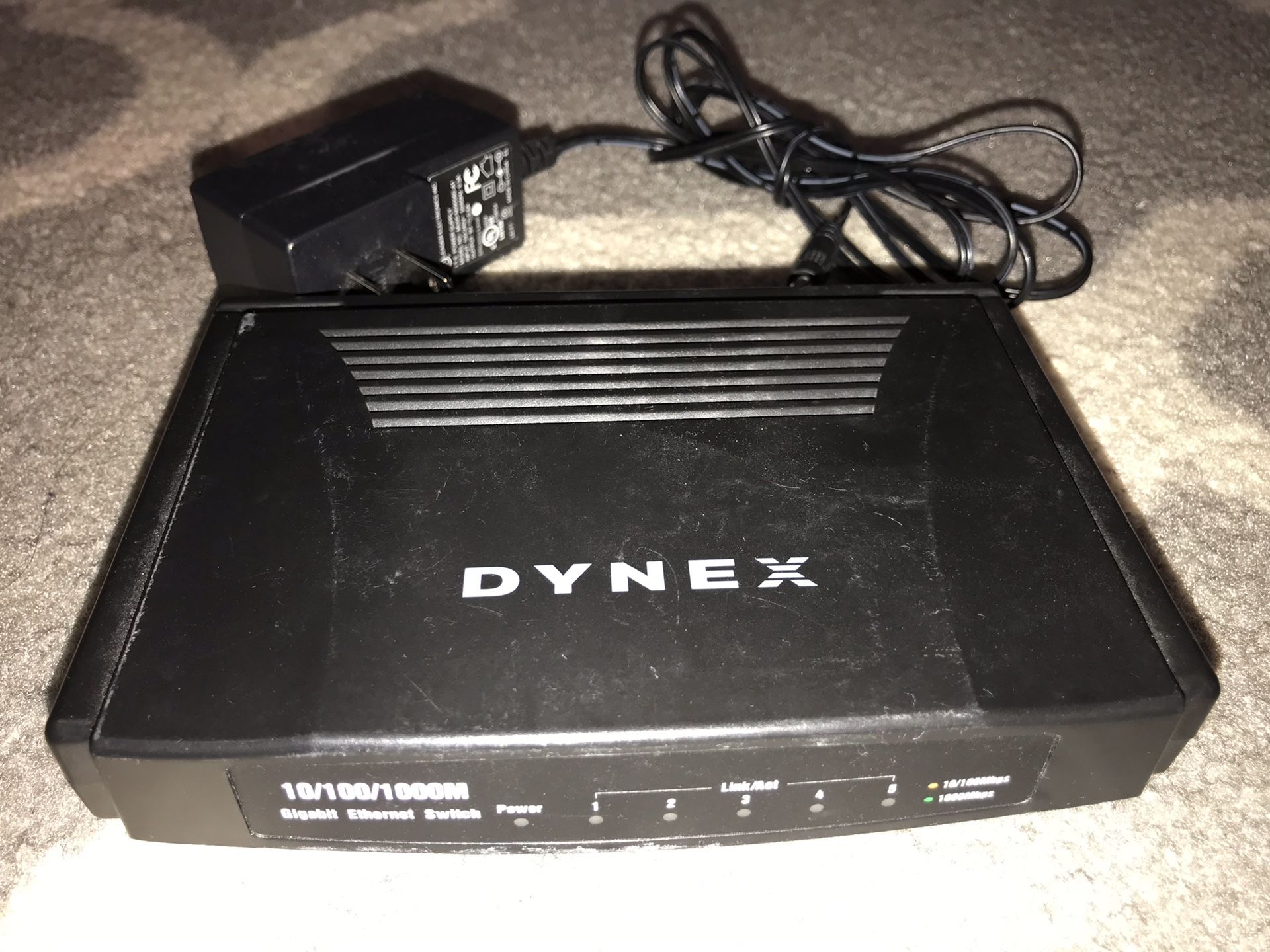 Dynex Gigabit 5port Network Switch