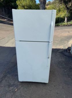 Household refrigerator fridge freezer