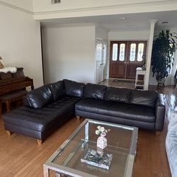 🔥 Modern Brown Leather Sectional Couch – Clean & Comfortable 🔥  Selling a sleek L-shaped brown leather sectional in good condition. Super comfortabl