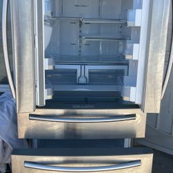 Fridge  /  Refrigerador 