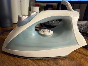 BLACK+DECKER Easy Steam Compact Iron, IR40V, Nonstick Plate, SmartSteam, Anti-Drip, Auto Shutoff