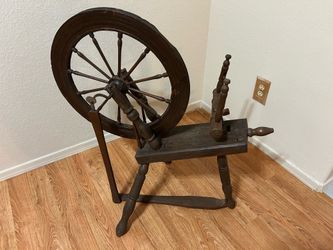 Antique spinning wheel