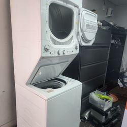 WASHER AND ELECTRIC DRYER GE STACABLE 