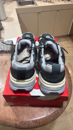 Nike V2K men’s 11.5