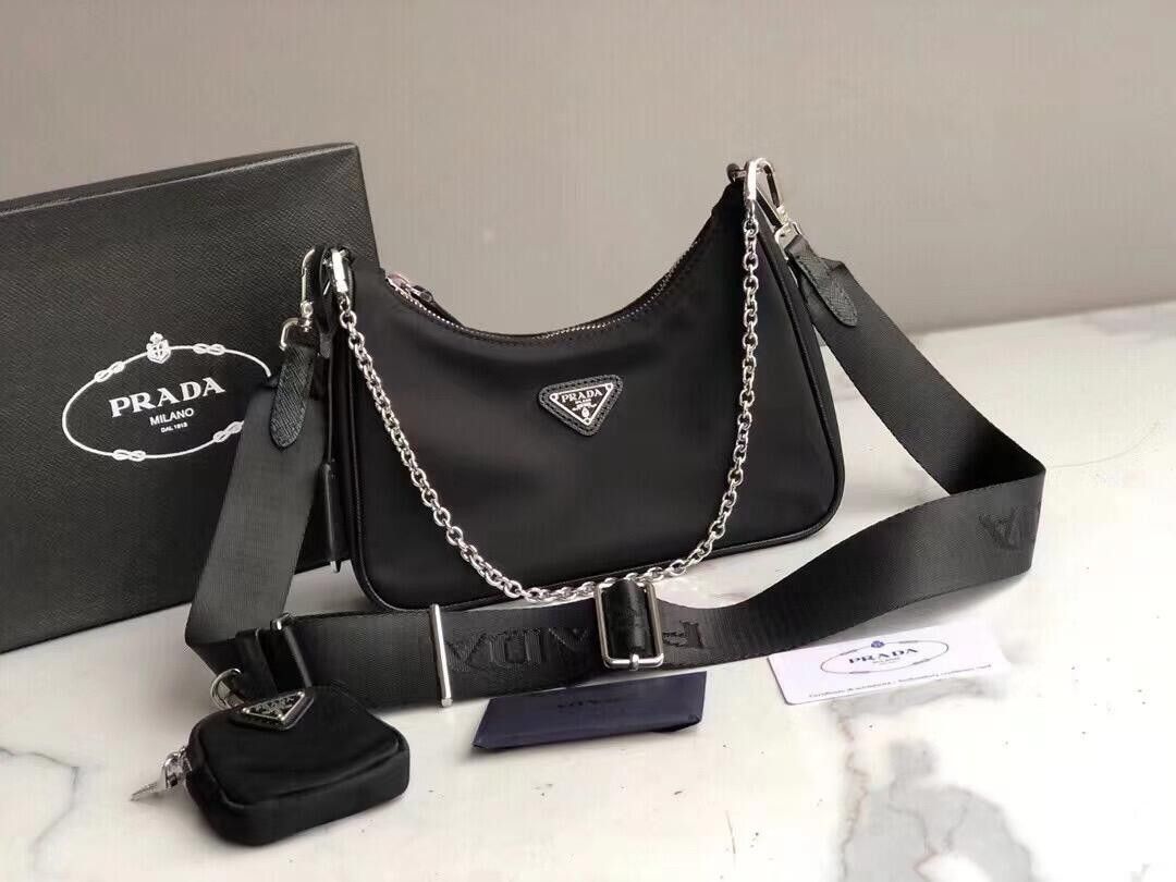 𝐏𝐫𝐚𝐝𝐚 Black Re-Edition 2005 Nylon Bag