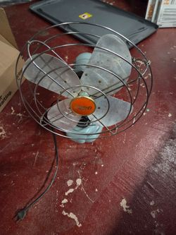 Vintage metal desk fan