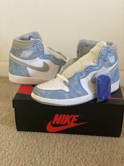 Air Jordan 1 Hyper Royal