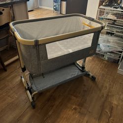 Bassinet / Changing Table 