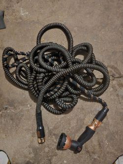 Flexible water hose with matching sprats
