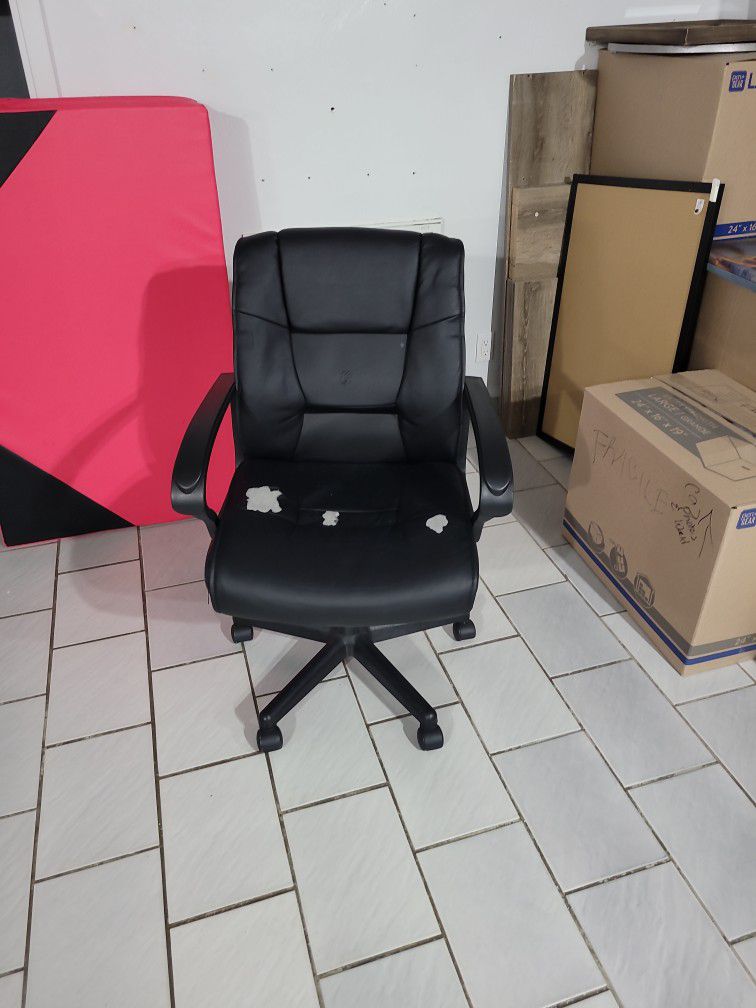 FREE Used-Peeling BUT WORKING Office Chair