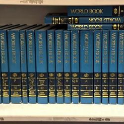 World Book Encyclopedia 1999  Complete Set 22 Volumes Vintage