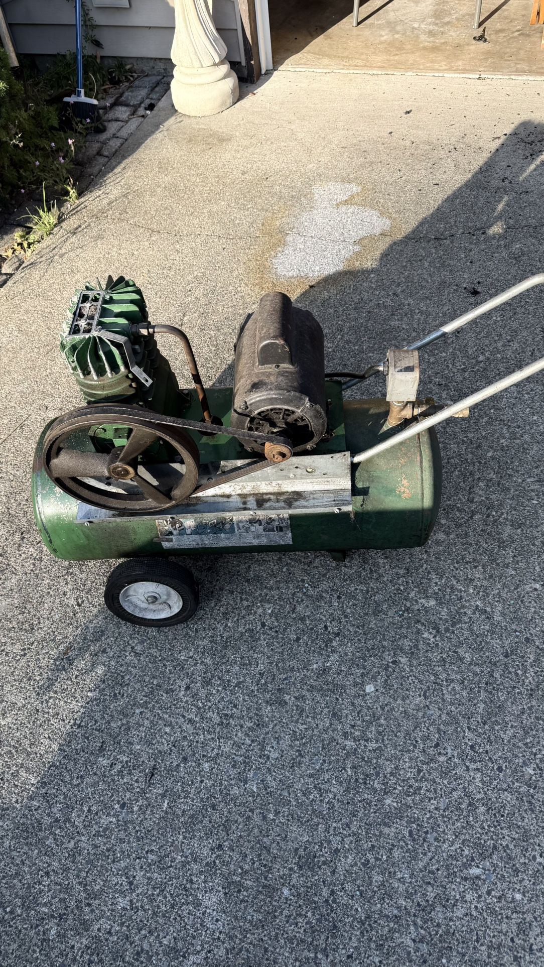 Campbell Hausfeld Belt-Driven Air Compressor – Portable Workhorse (Needs Light Repair)