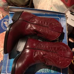 Botitas Para Niño Size 14 1/2 Size De México Son De Piel Pido $25