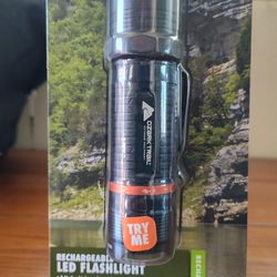 Ozark Trail Rechargeable LED Flashlight 1000 Lumens Aluminum IPX4 Black Orange