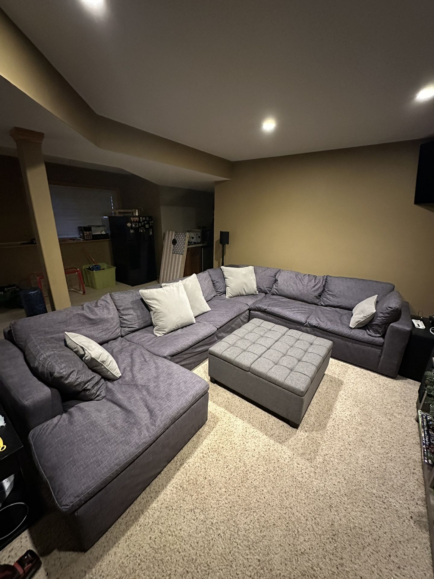 Sectional Couch W/ Ottoman