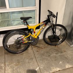 Woman’s Drive Race Mountain Bike