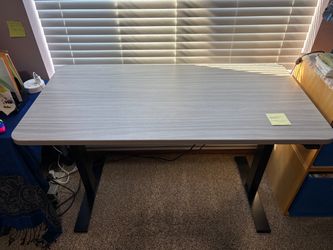 Steelcase Solo Sit-to-Stand Desk