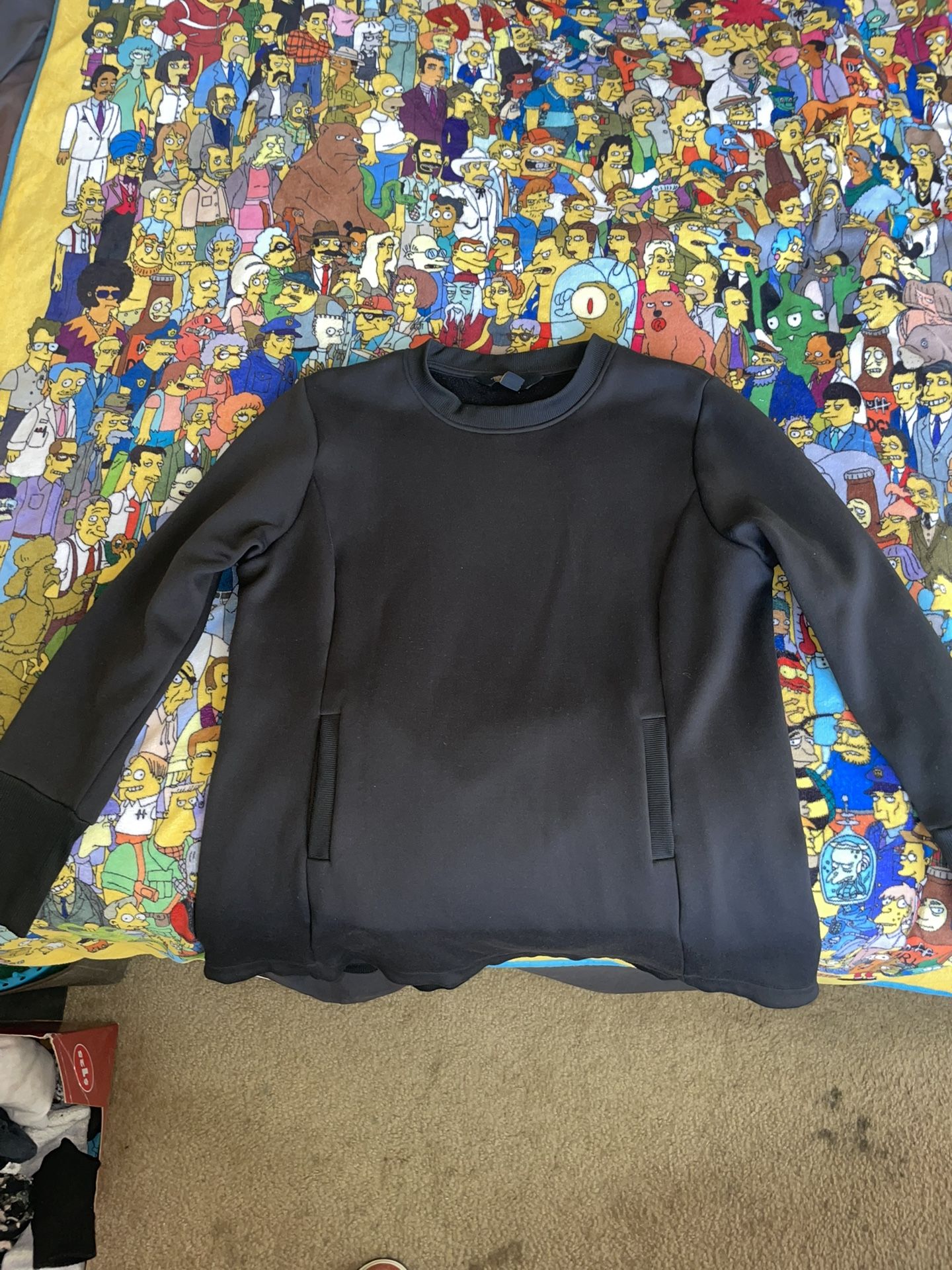 Black long sleeve sweatshirt with pockets 