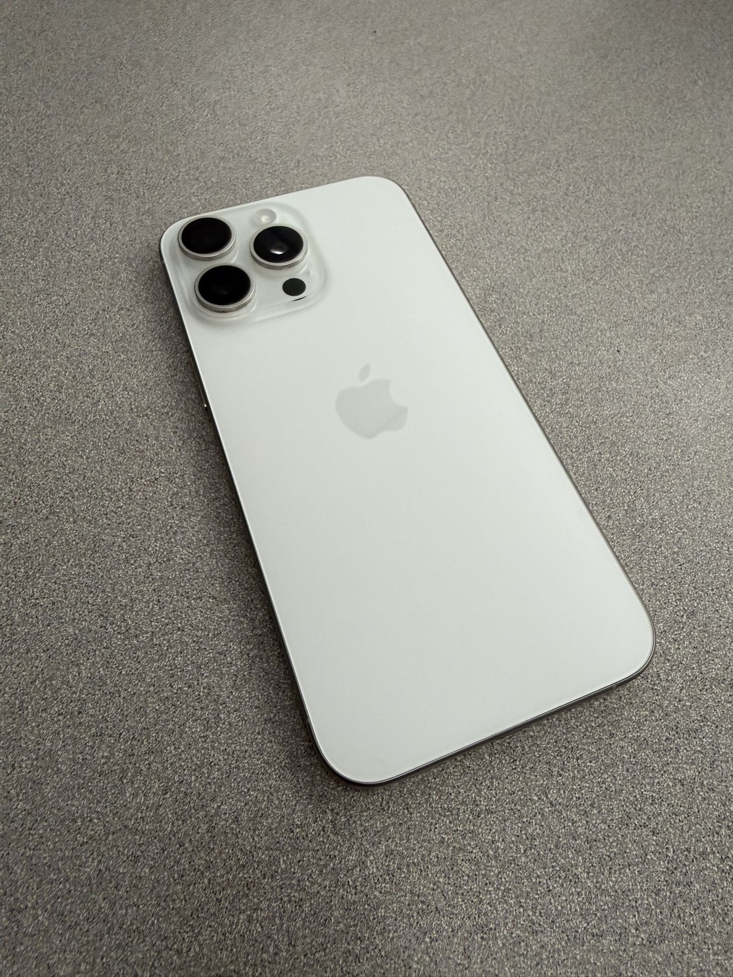 iPhone 15 Pro Max 1TB unlocked