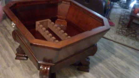 Round conference table