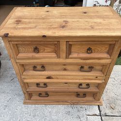 5-drawer wood dresser