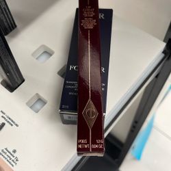 Lip cheat Charlotte Tillbiry