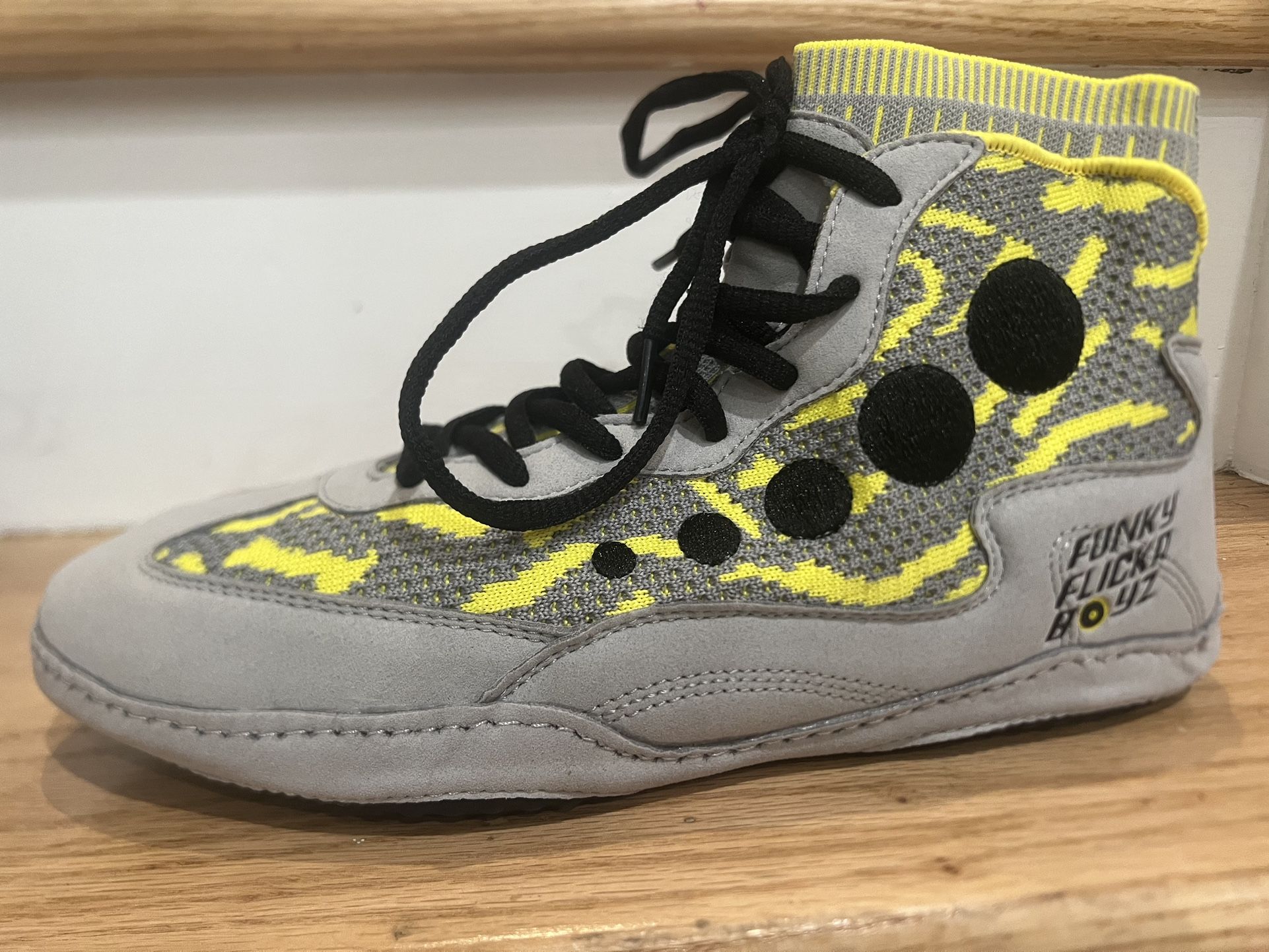 Funky Flickr Boyz Interlude 24K Wrestling Shoes- Size 7 Fit 8