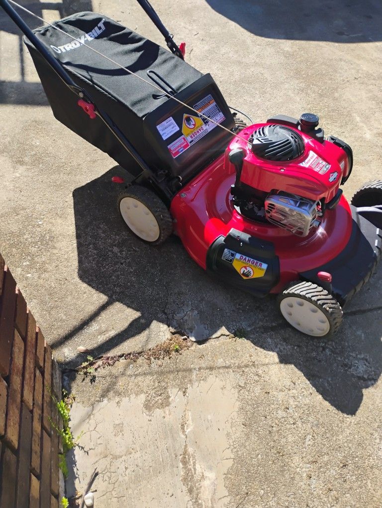 Still available/Push Mower Like New