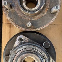 2016 Jeep Wrangler Front Wheel Hubs 