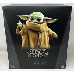 Hot Toys 905871 Star Wars Mandalorian Yoda The Child Life-Size Figure