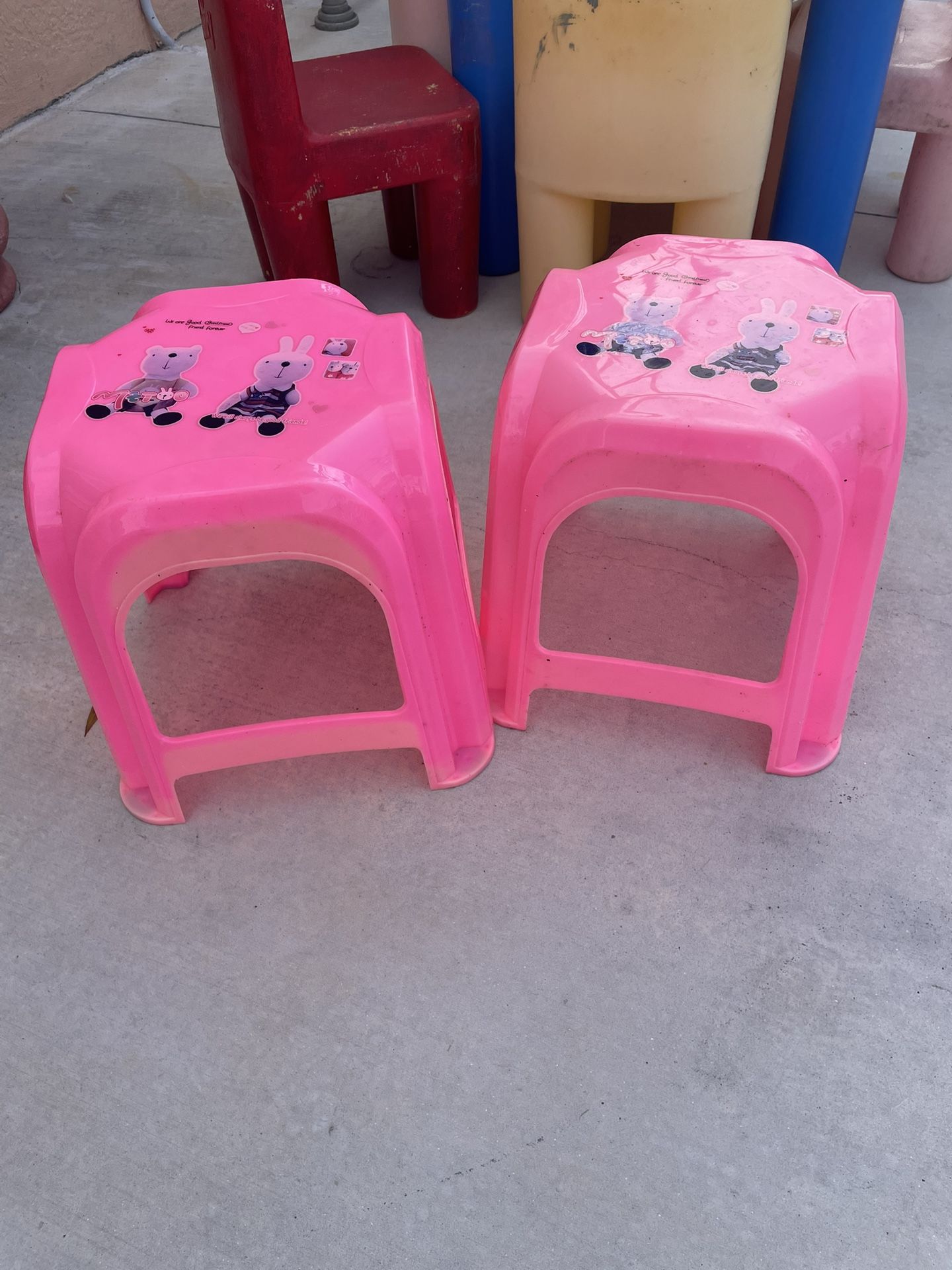 Large clean and strong dog crate measures 35 inches long and 25 inches wide and 27 1/2 inches tall
